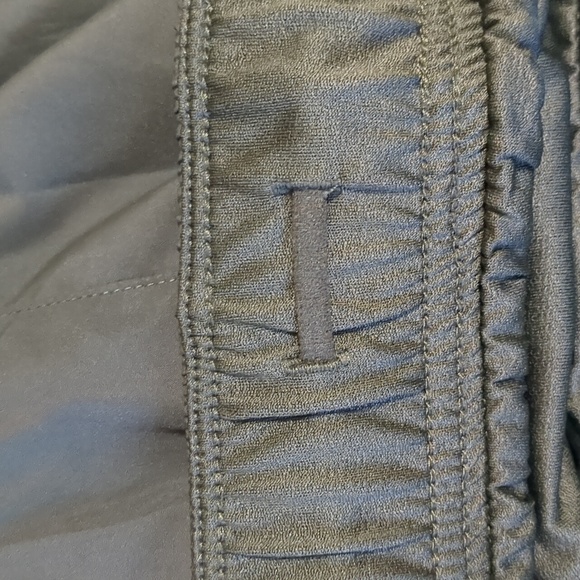 Army green athletic shorts - Picture 8 of 9